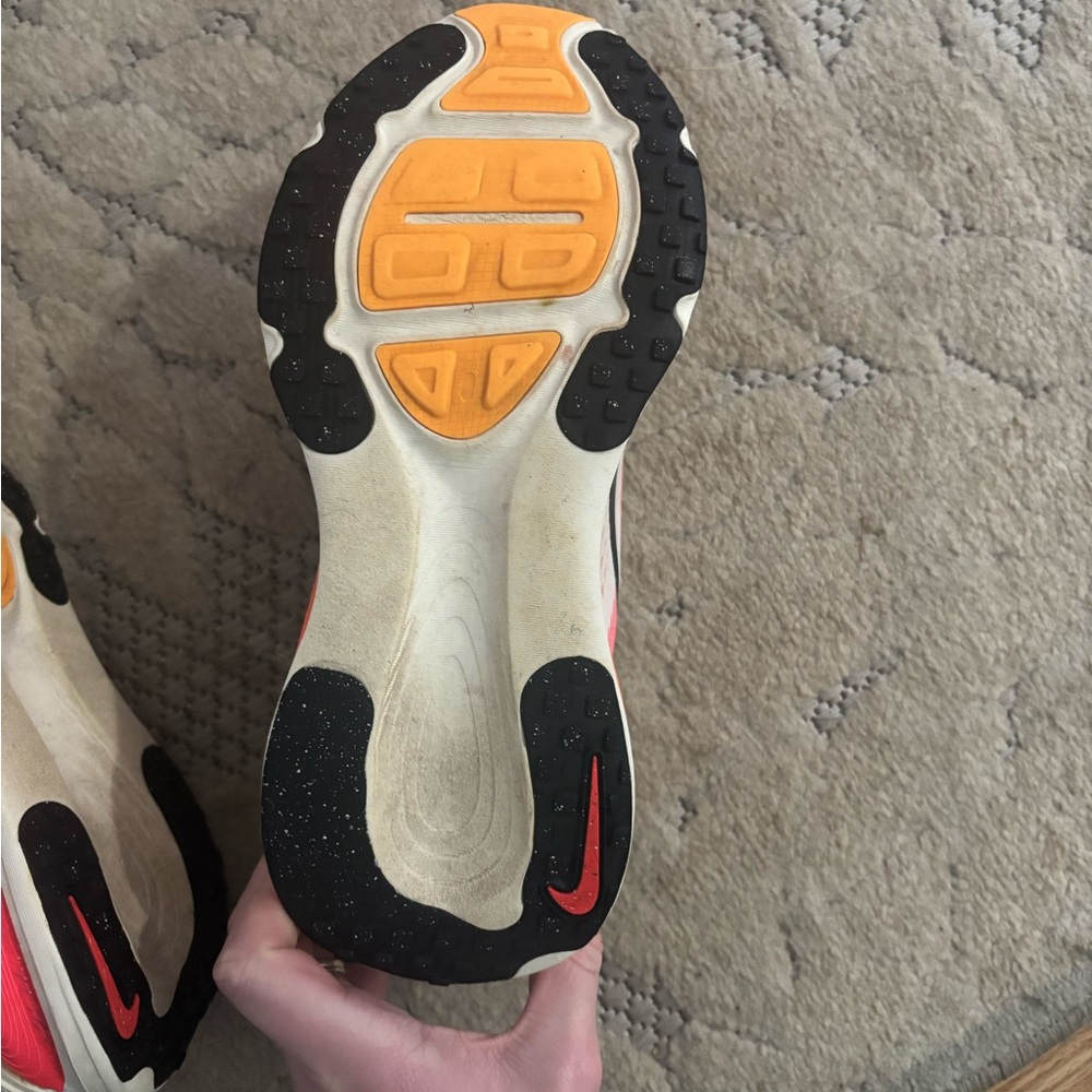 Nike Women’s Shoes - Picture 8 of 9
